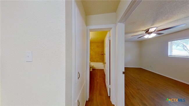 Building Photo - 2107 Magnolia Dr