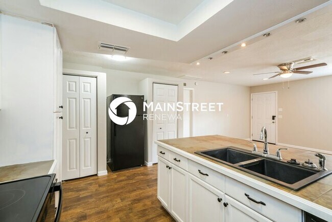 Building Photo - 4 Bedroom Pet-Friendly Home in NEW PORT RICHEY, FL with Main Street Renewal