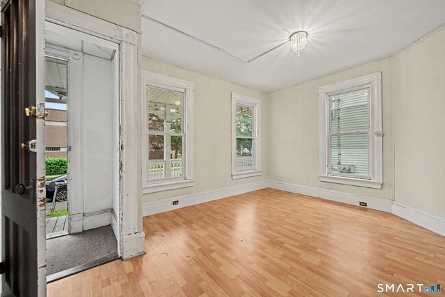 Building Photo - 135 Sherwood Ave