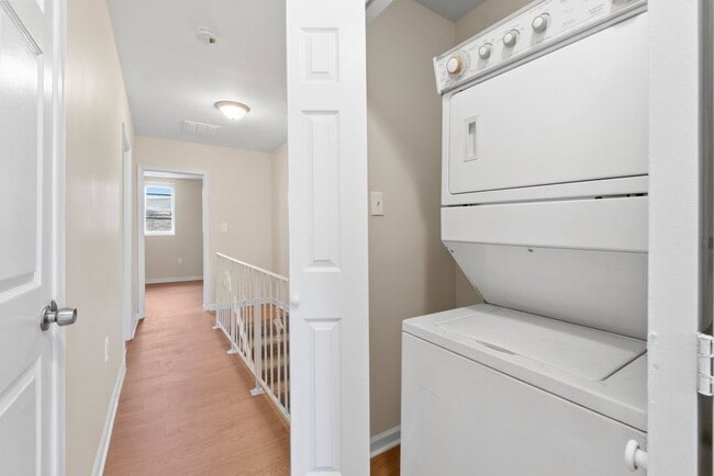 Building Photo - 428 E Lorraine Ave