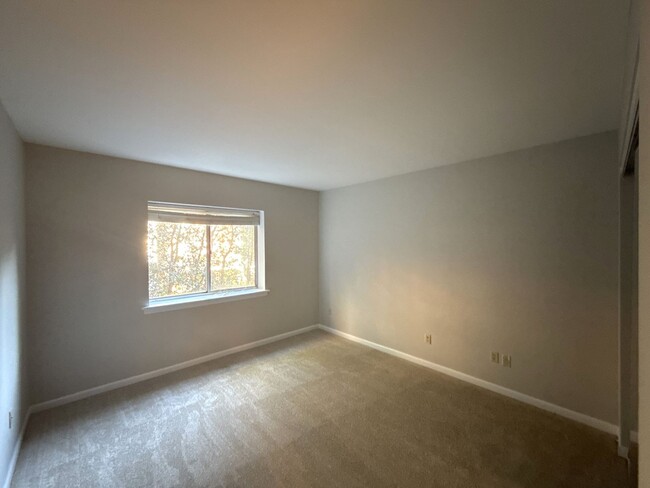 Building Photo - Come see this great condo in Myers Park in...