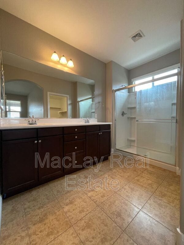 Building Photo - 1728 W Loemann Dr