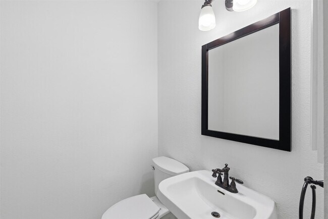 Building Photo - 3221 Corning Dr
