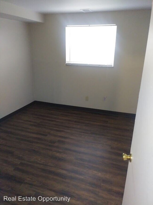 Building Photo - 460 N Nelson Rd