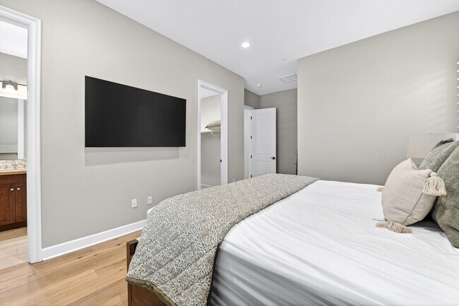 Building Photo - 55120 Autumn Valley Ct