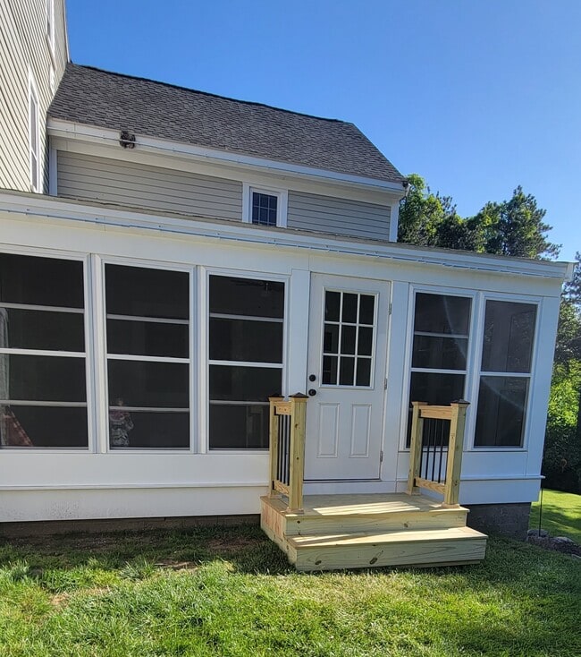 Building Photo - 45 Elm St