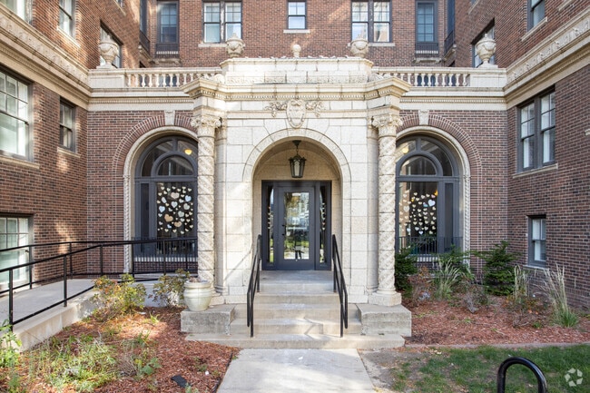 Building Photo - Commonwealth