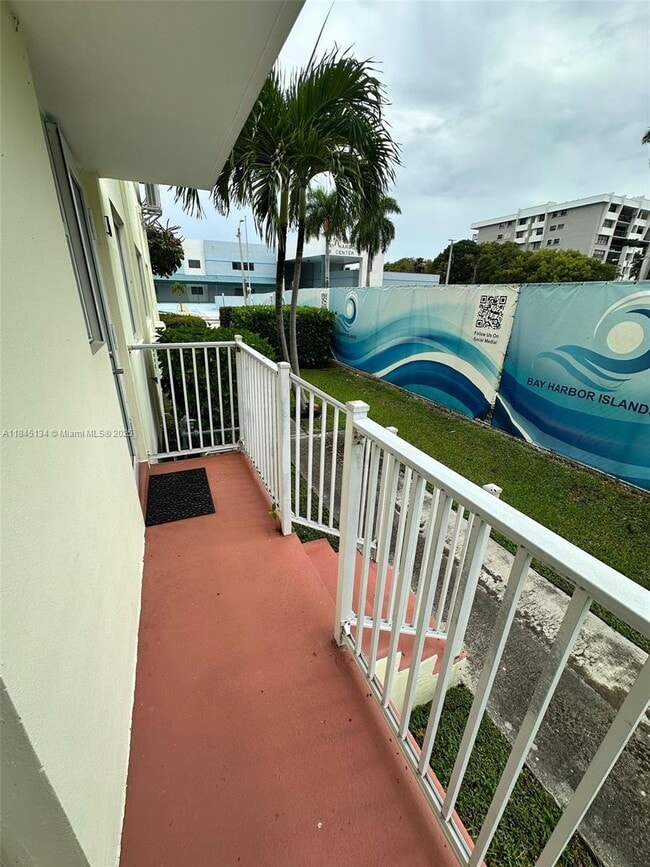 Building Photo - 9281 W Bay Harbor Dr