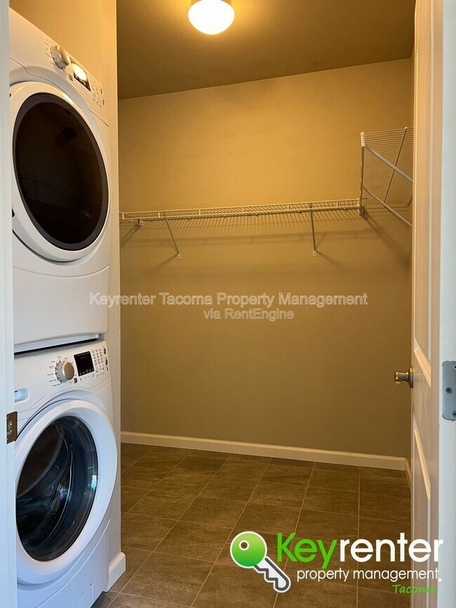 Building Photo - 16128-16181 81 Ave E