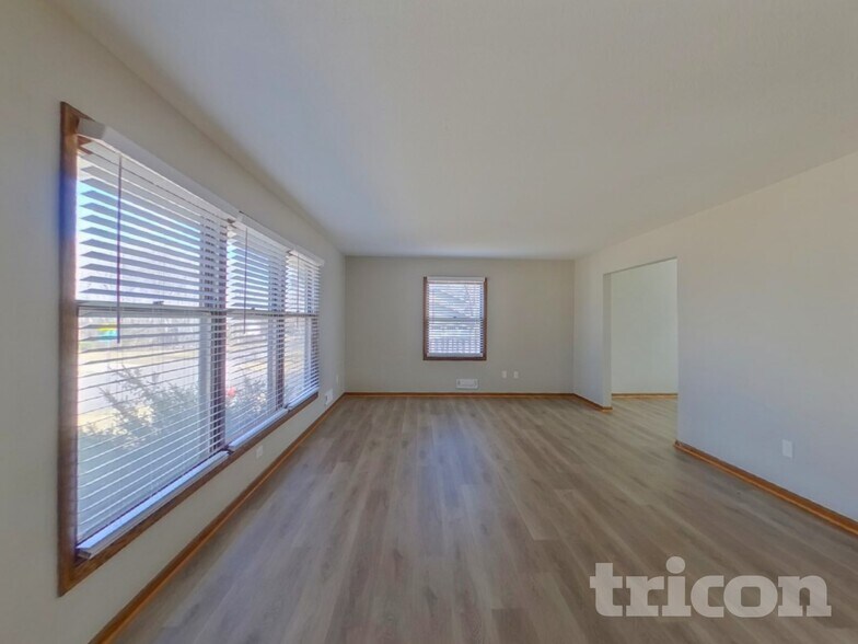 Building Photo - 3301 Skyview Dr