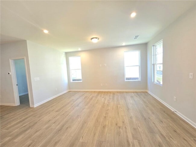 Building Photo - 3085 Cambridge Ml St