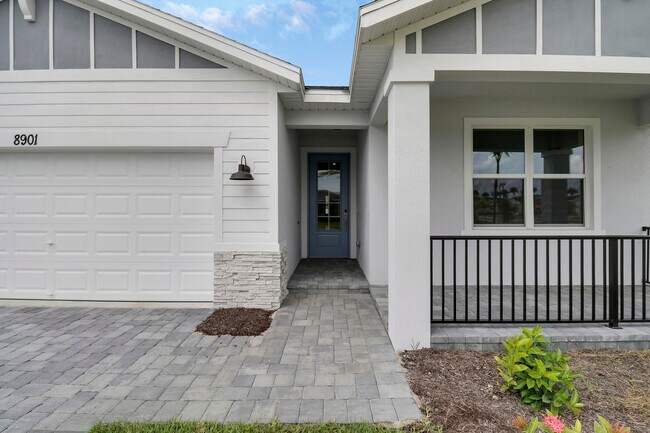 Building Photo - 8901 Dahlia Cir
