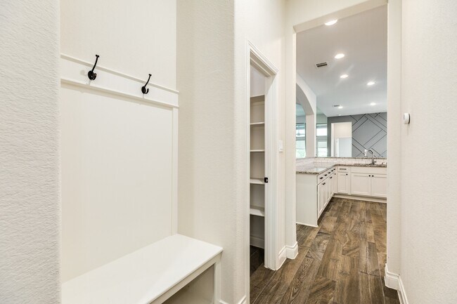Building Photo - 10318 Granite Ct