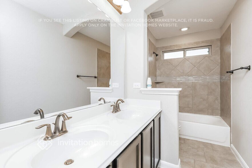 Building Photo - 13427 Colorado Parke