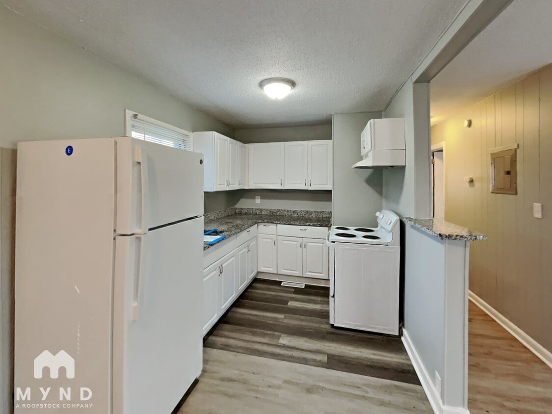 Building Photo - 303 Alda Dr