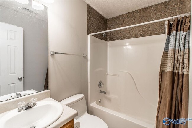 Building Photo - 123 Ann Bradley Dr