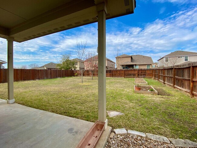 Building Photo - 3 BED/2.5 BATH House for lease! Located close to Lackland Air force Base