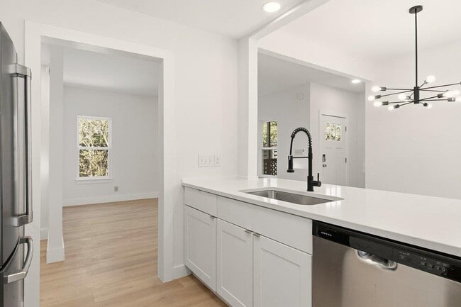 Building Photo - 814 W Mary St