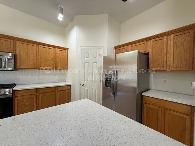 Building Photo - 281 W Flamingo Dr