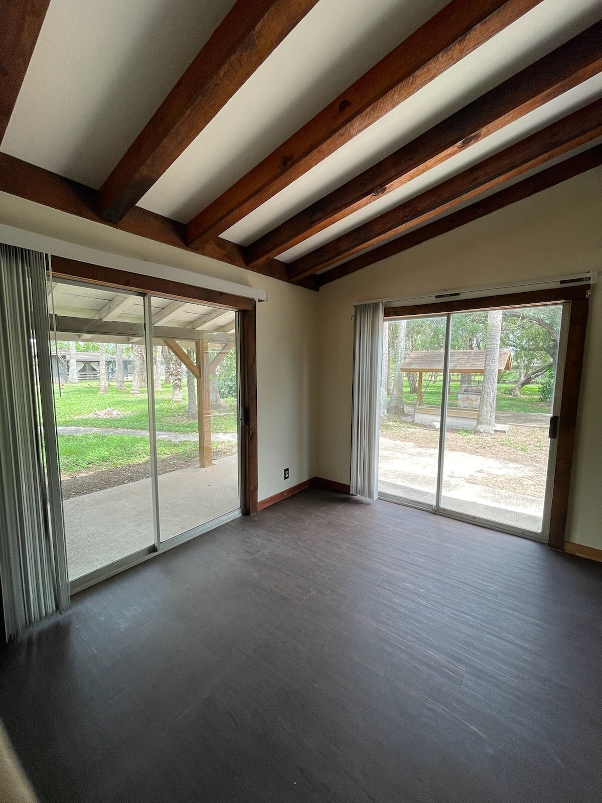 Building Photo - 1709 E Sioux Rd