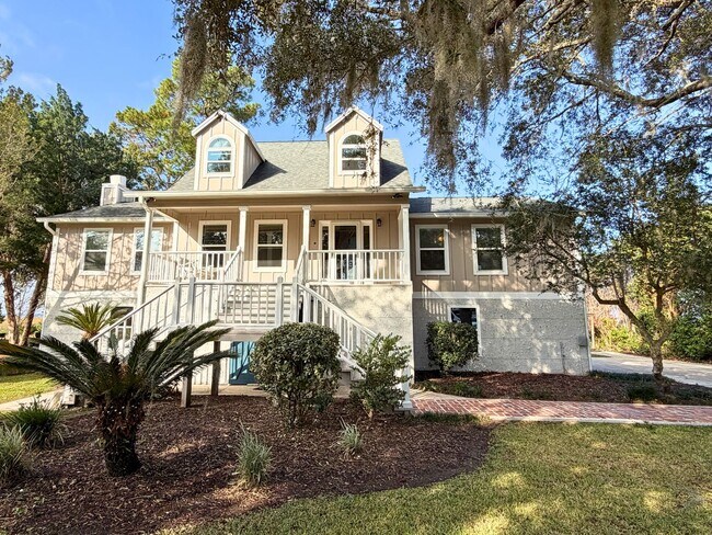 Building Photo - Spacious 4 Bedroom, 2.5 Bath Home with Stunning Marsh Views