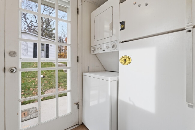 Building Photo - W6705 N Lakeshore Cir