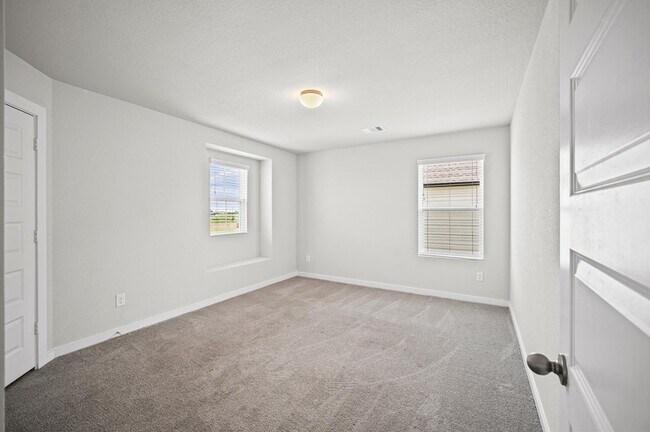 Building Photo - 144 Shining Pt Dr