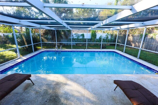 Building Photo - 2227 Granger Dr