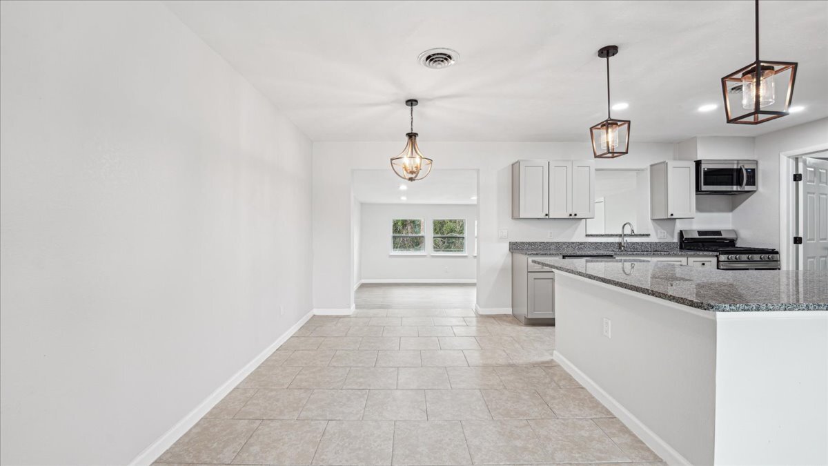 Building Photo - 4800 Key Largo Dr W