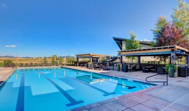 Building Photo - 1 bedroom condo, located steps from all of Black Bull's incredible amenities