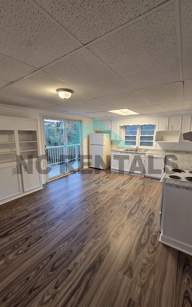 Building Photo - 721 Davis St