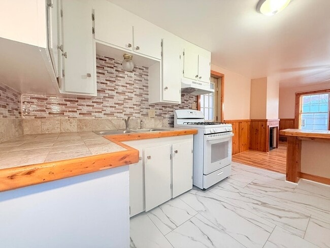 Building Photo - 60 High St