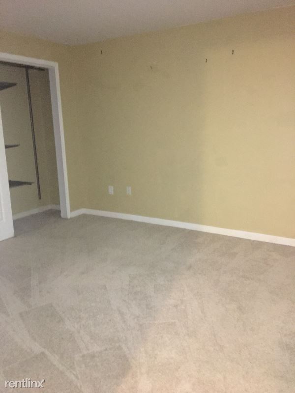 Building Photo - 903 Hillside Lake Terrace