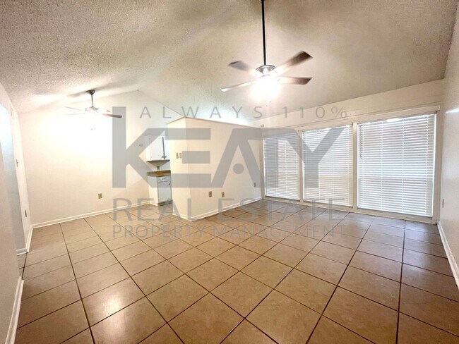 Building Photo - 803 Fox Run Ave