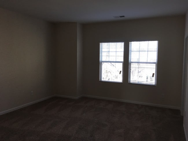 Building Photo - 1444 Salem Creek Dr