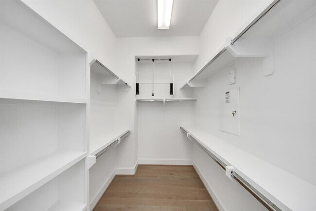 Building Photo - 4005 Woodshire Vlg Ests