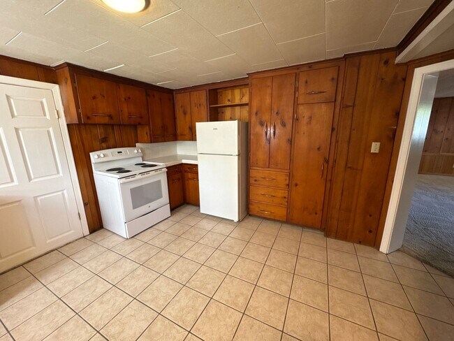 Building Photo - 634 SW Calapooia St
