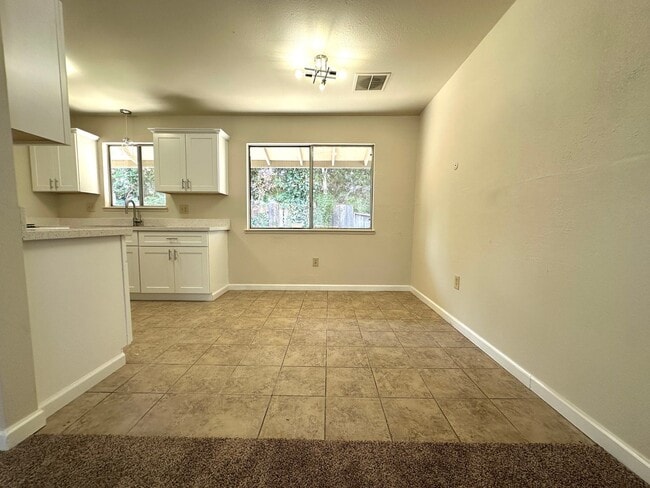 Building Photo - 525 Downing Ln