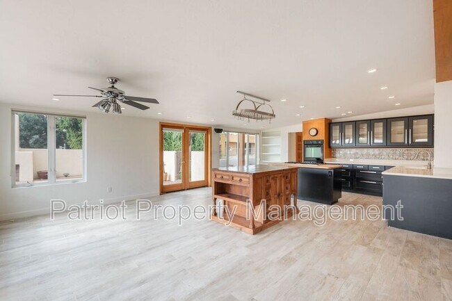 Building Photo - 7024 E Orange Blossom Ln