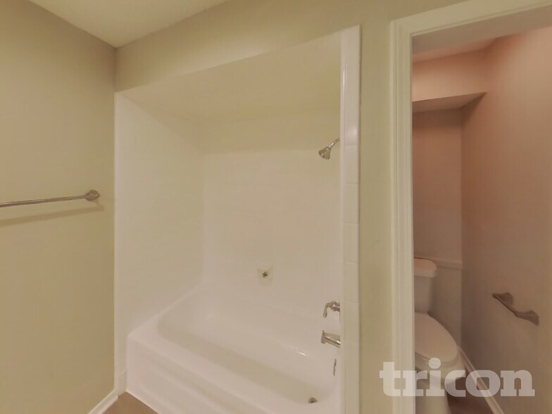 Building Photo - 3225 Hastings St