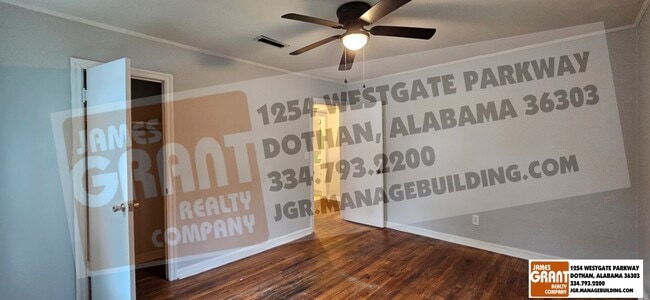 Building Photo - 1528 S Park Ave