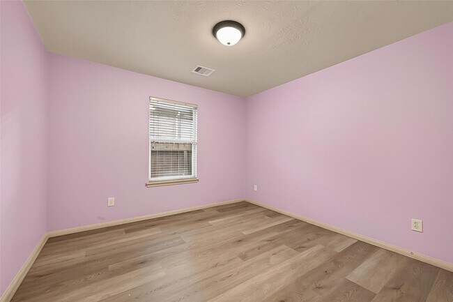 Building Photo - 28207 Chalet Park Dr