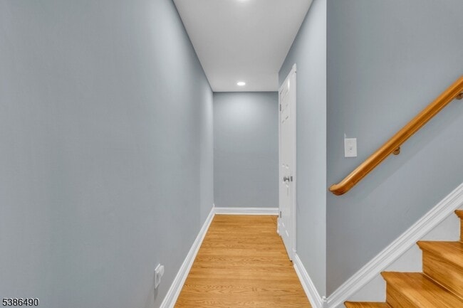 Building Photo - 7 Leahy Ct
