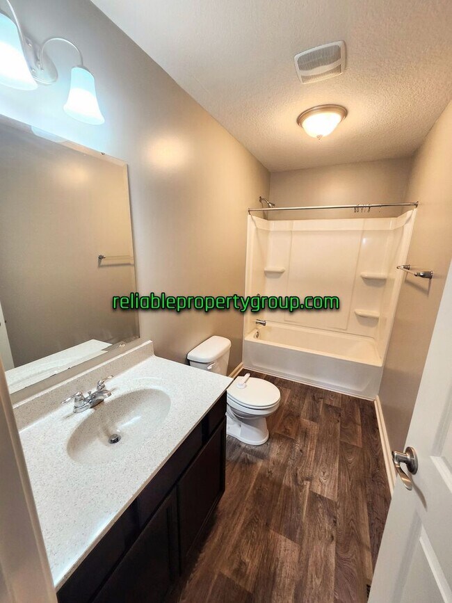 Building Photo - New Listing in Fort Wayne