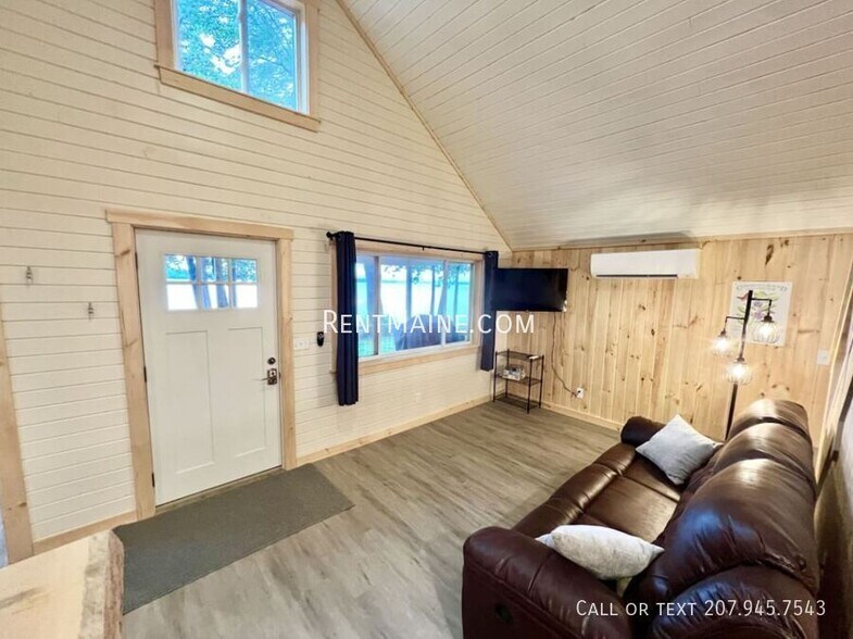 Building Photo - 8 Sand Beach Ln