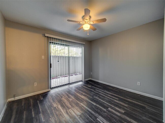 Building Photo - 3075 Walnut Bend Ln