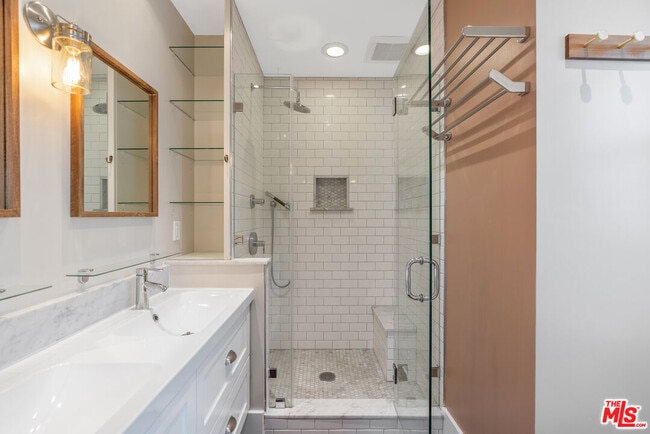 Building Photo - 4609 W 17th St