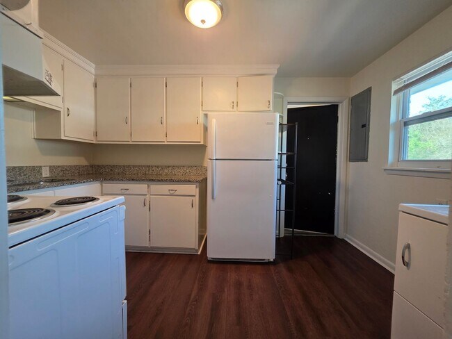 Building Photo - 3601 Bull St