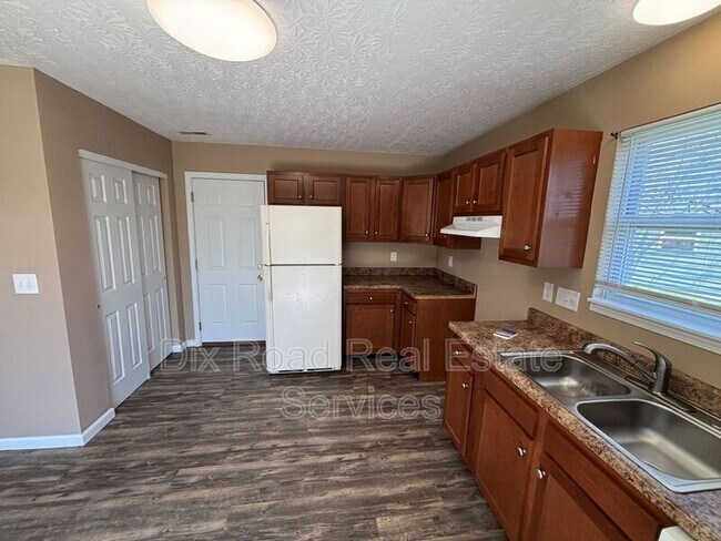 Building Photo - 2497 Deercove Ct.