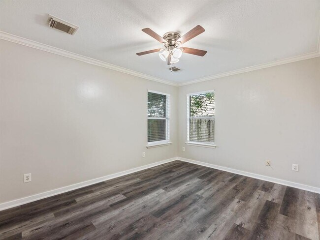 Building Photo - 7307 Village Lake Dr